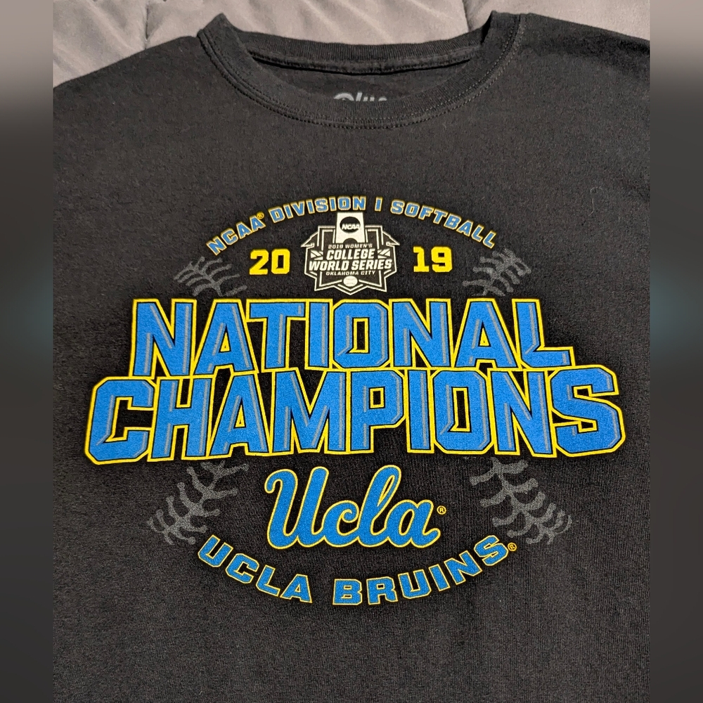 UCLA Bruins 2019 Women's softball National Champions T-Shirt black size Large